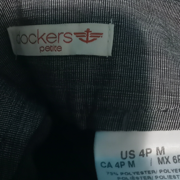 Dockers - Picture 4 of 5